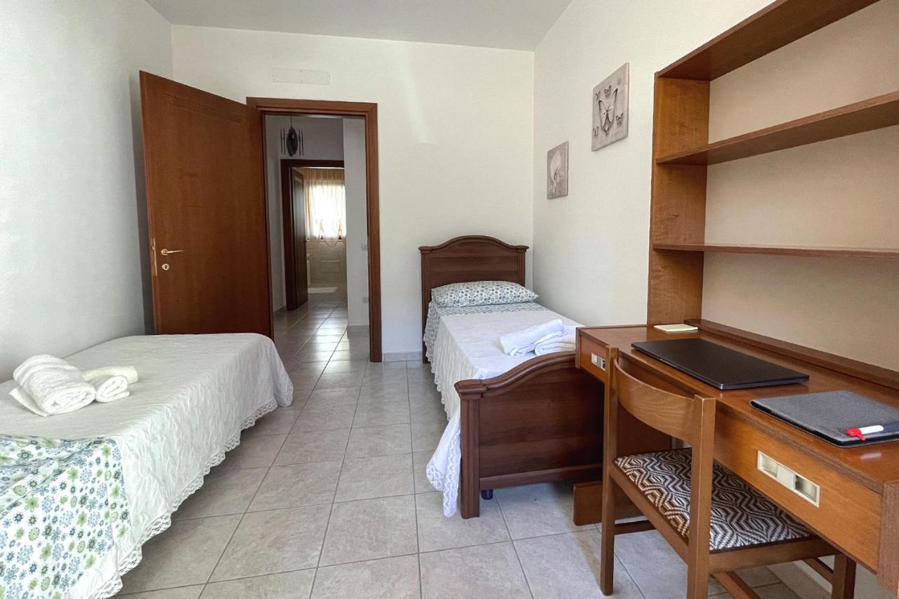 Aristanis Home Vacation Apartment Oristano Bagian luar foto