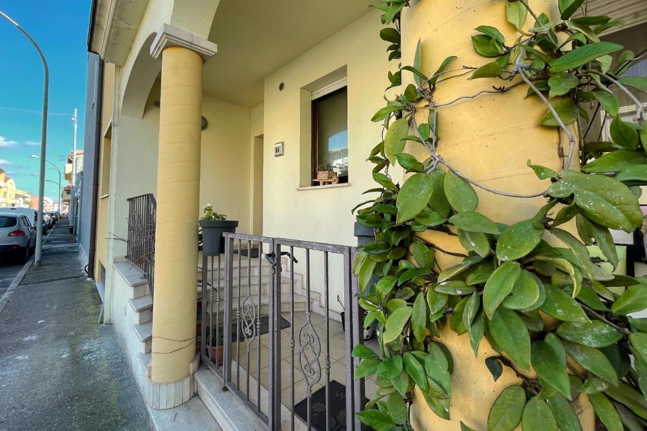 Aristanis Home Vacation Apartment Oristano Bagian luar foto